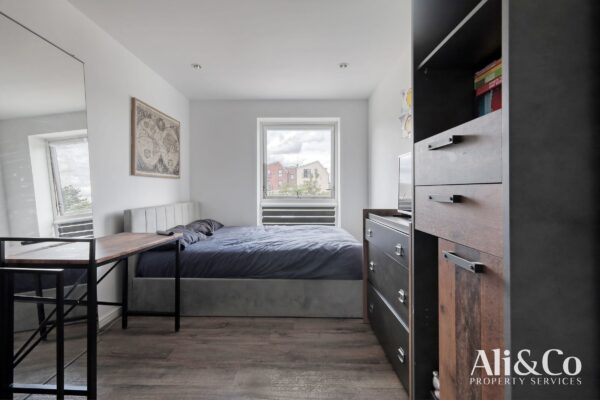 Meadow Drive , Aveley, South Ockendon