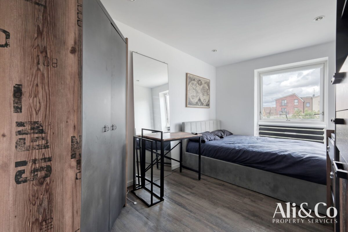 Meadow Drive , Aveley, South Ockendon