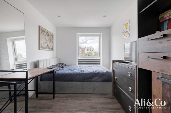 Meadow Drive , Aveley, South Ockendon