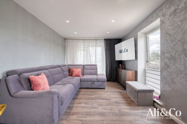 Meadow Drive , Aveley, South Ockendon