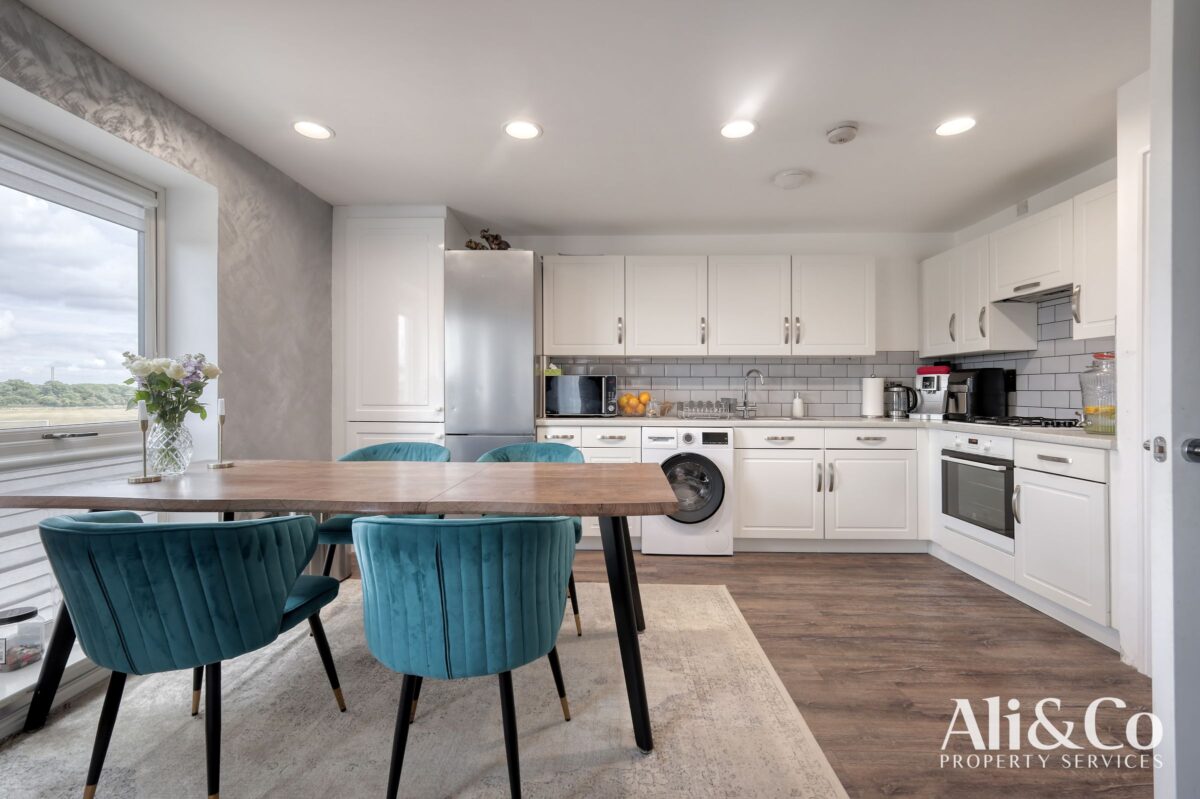 Meadow Drive , Aveley, South Ockendon