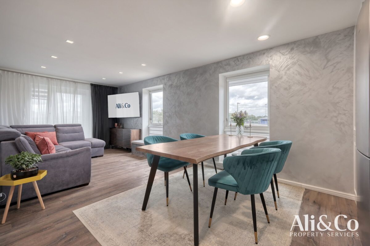 Meadow Drive , Aveley, South Ockendon