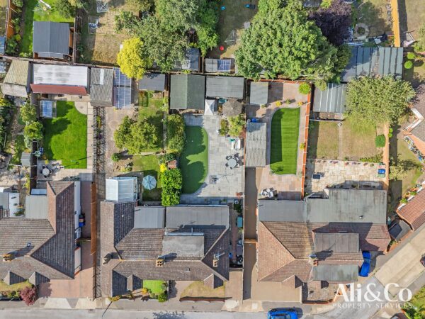 Waverley Gardens, Grays