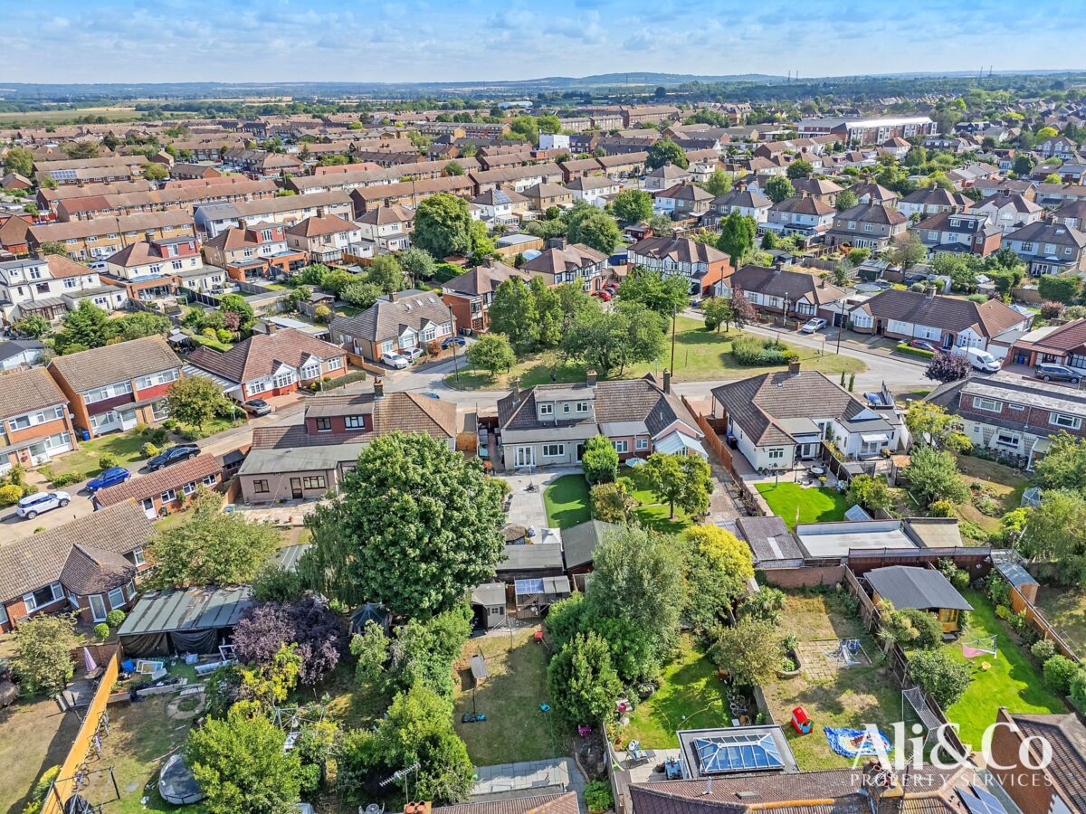 Waverley Gardens, Grays