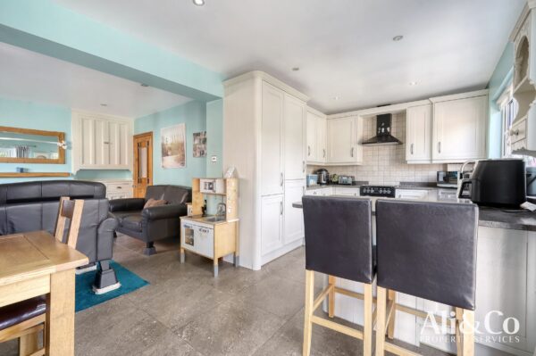 Waverley Gardens, Grays