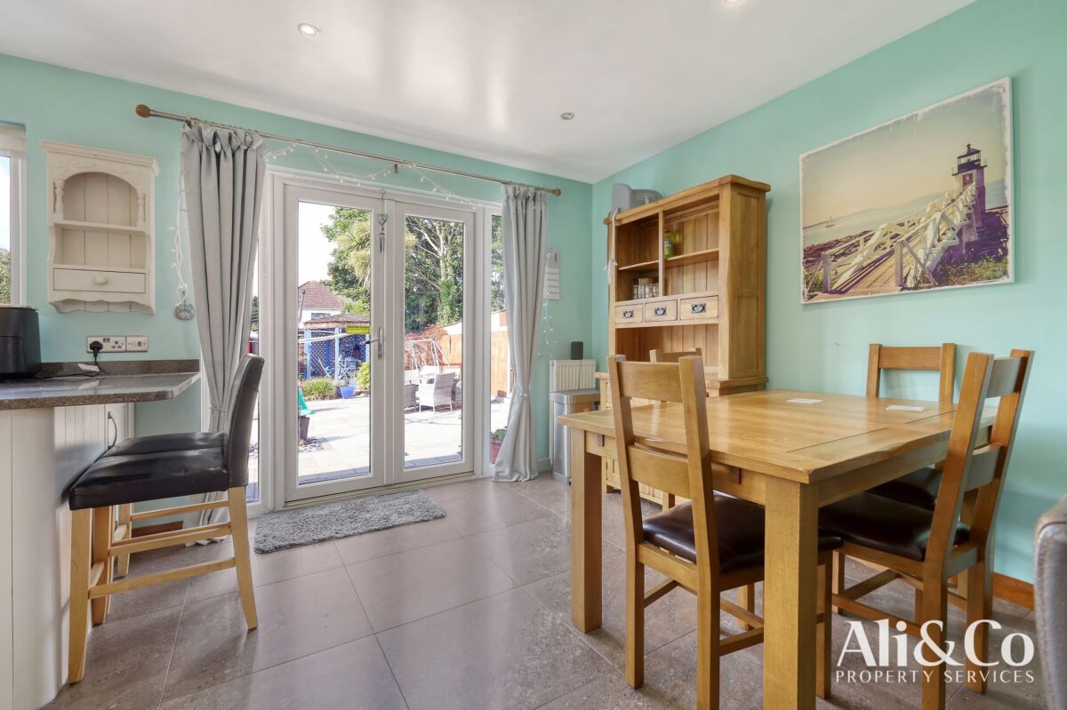 Waverley Gardens, Grays