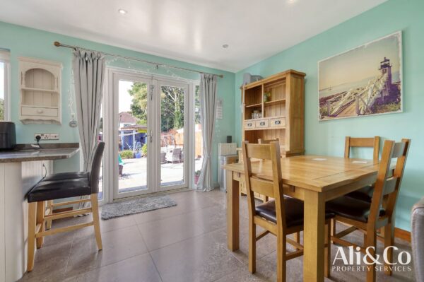 Waverley Gardens, Grays