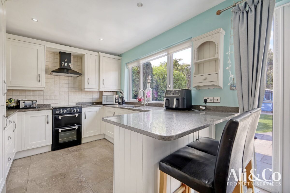 Waverley Gardens, Grays