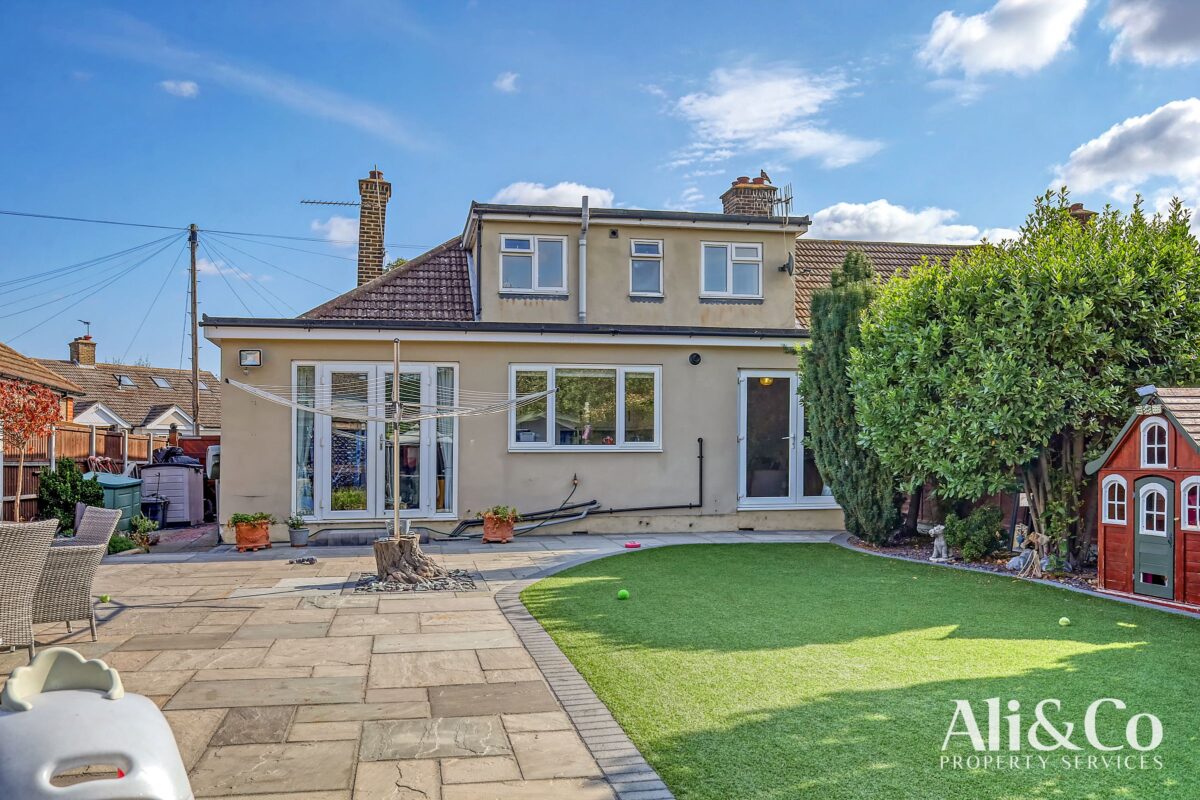 Waverley Gardens, Grays