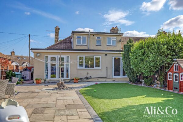 Waverley Gardens, Grays