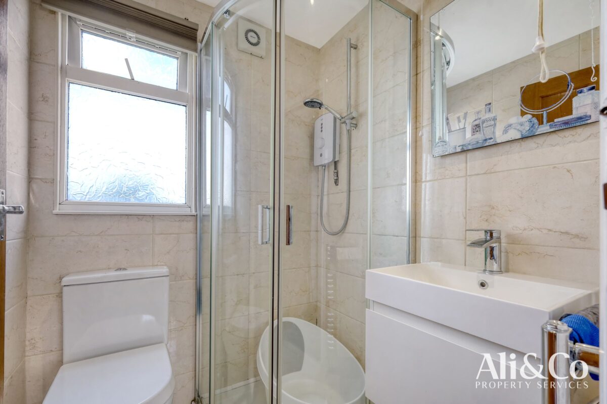 Waverley Gardens, Grays