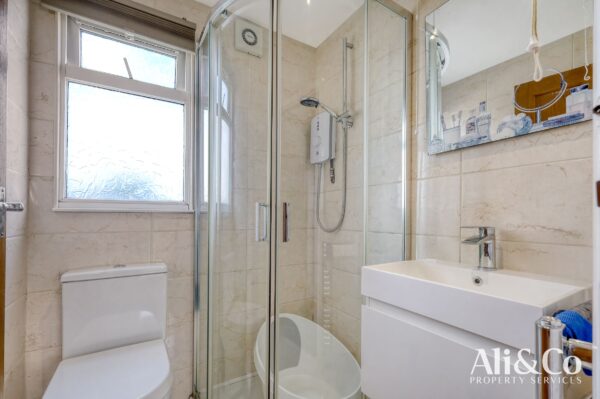 Waverley Gardens, Grays