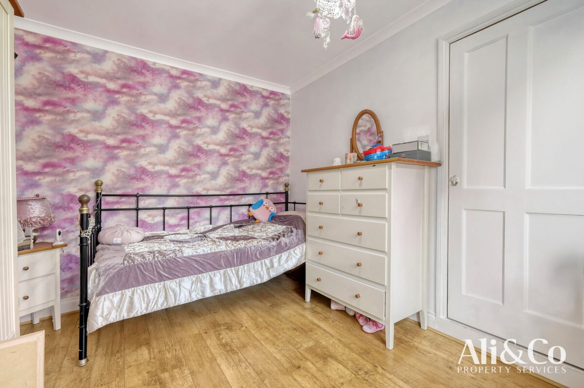 Waverley Gardens, Grays