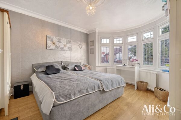 Waverley Gardens, Grays