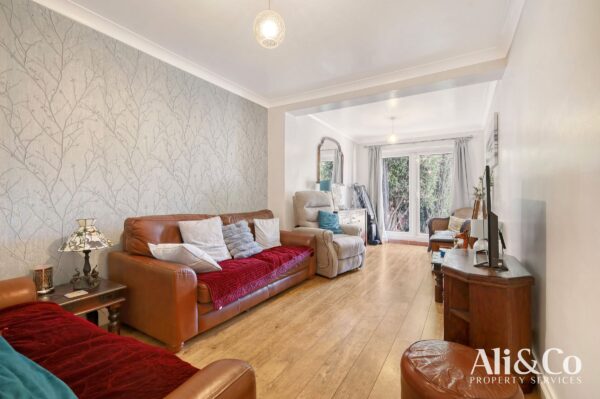 Waverley Gardens, Grays