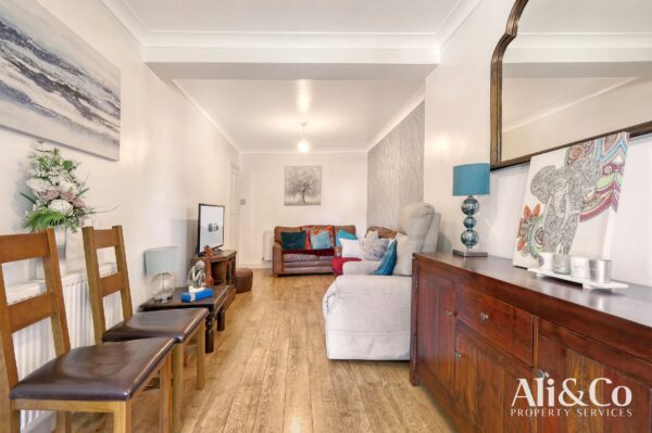 Waverley Gardens, Grays