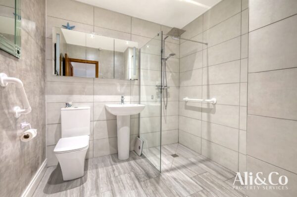 Waverley Gardens, Grays