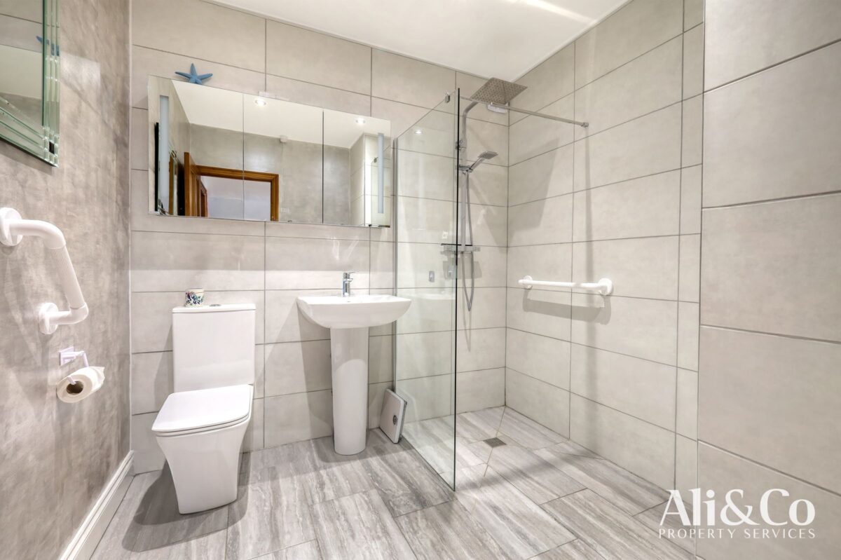 Waverley Gardens, Grays