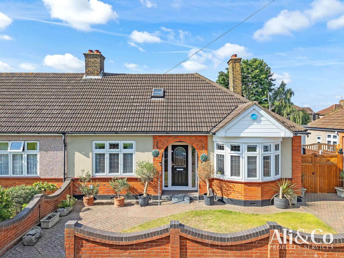 Waverley Gardens, Grays