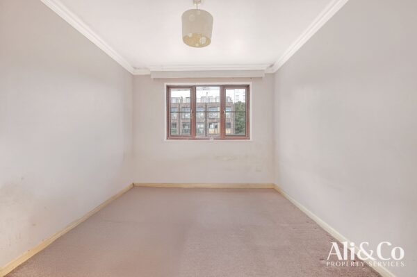 Flat , Bevile House, Grays