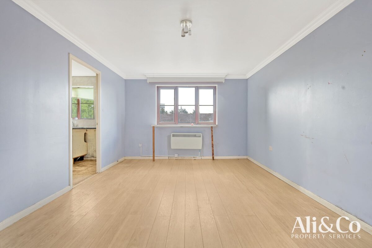 Flat , Bevile House, Grays