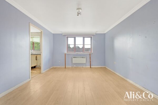 Flat , Bevile House, Grays