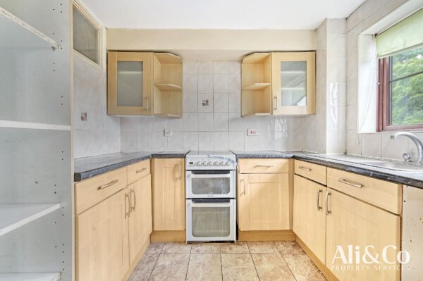 Flat , Bevile House, Grays