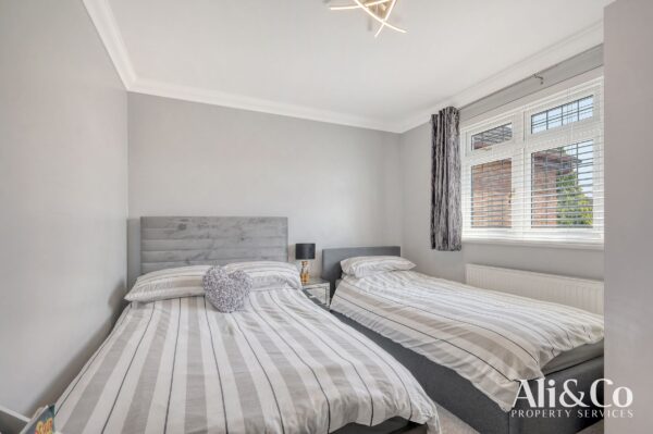 Second Avenue, Stanford-le-Hope