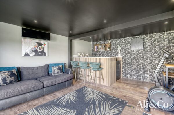 Second Avenue, Stanford-le-Hope