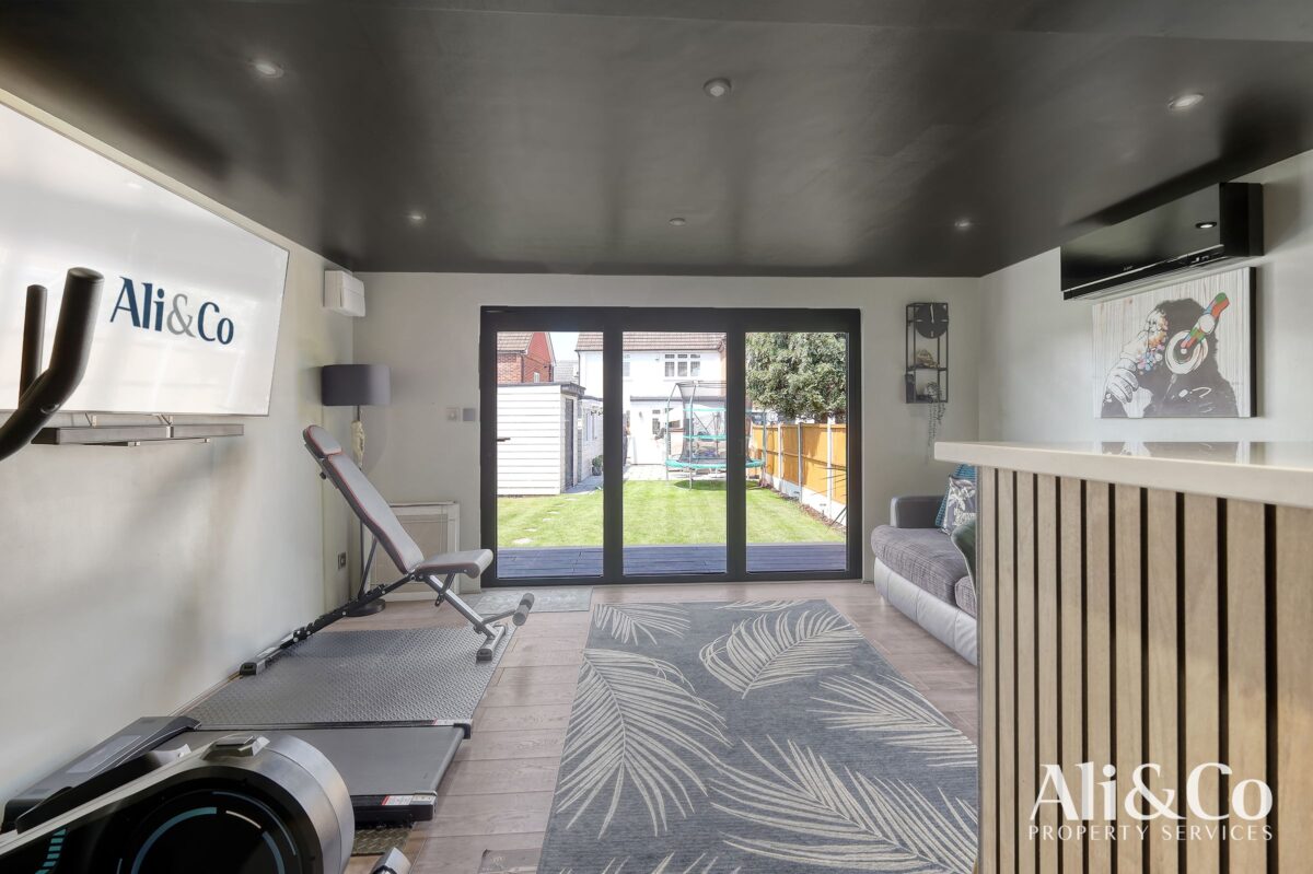 Second Avenue, Stanford-le-Hope