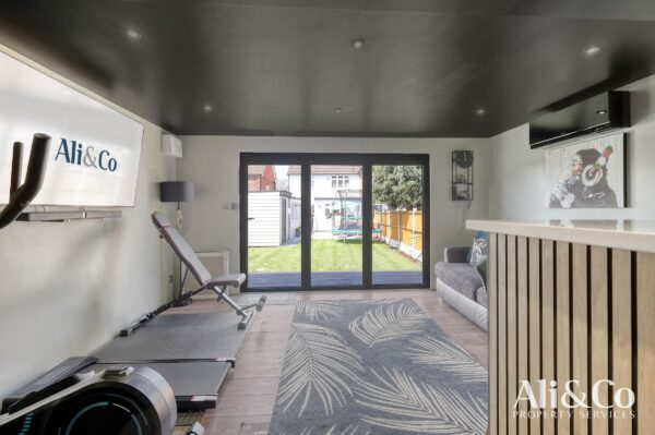 Second Avenue, Stanford-le-Hope