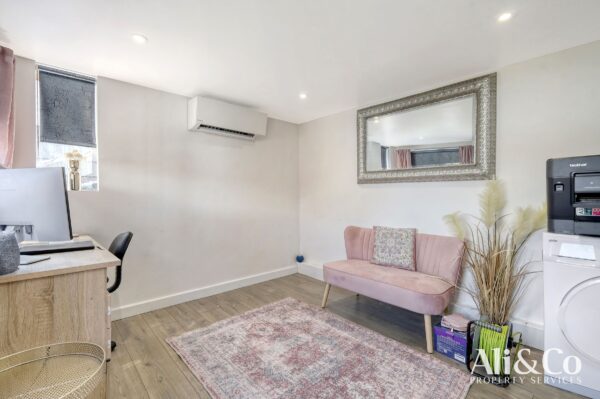 Second Avenue, Stanford-le-Hope