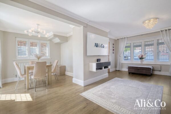 Second Avenue, Stanford-le-Hope