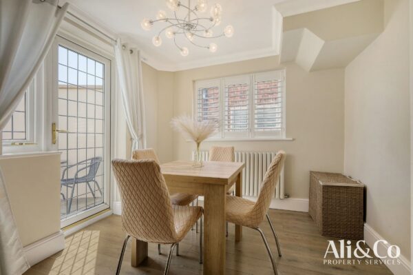 Second Avenue, Stanford-le-Hope