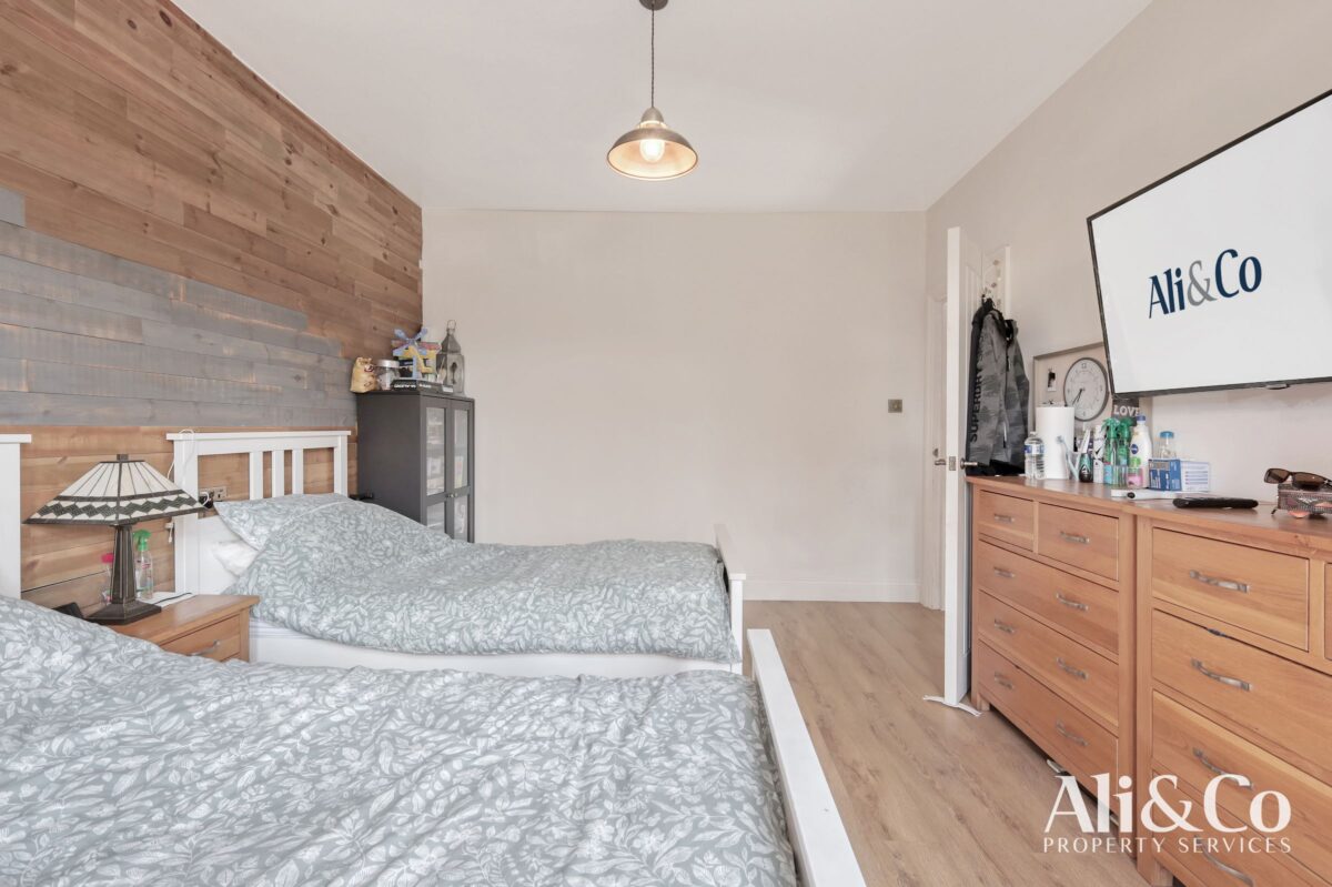 Southend Road, Grays