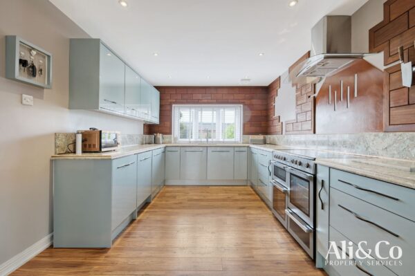 Turners Retreat, Marshfoot Road, Grays