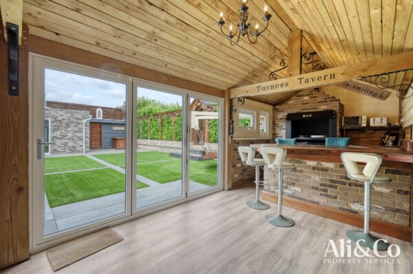 Turners Retreat, Marshfoot Road, Grays