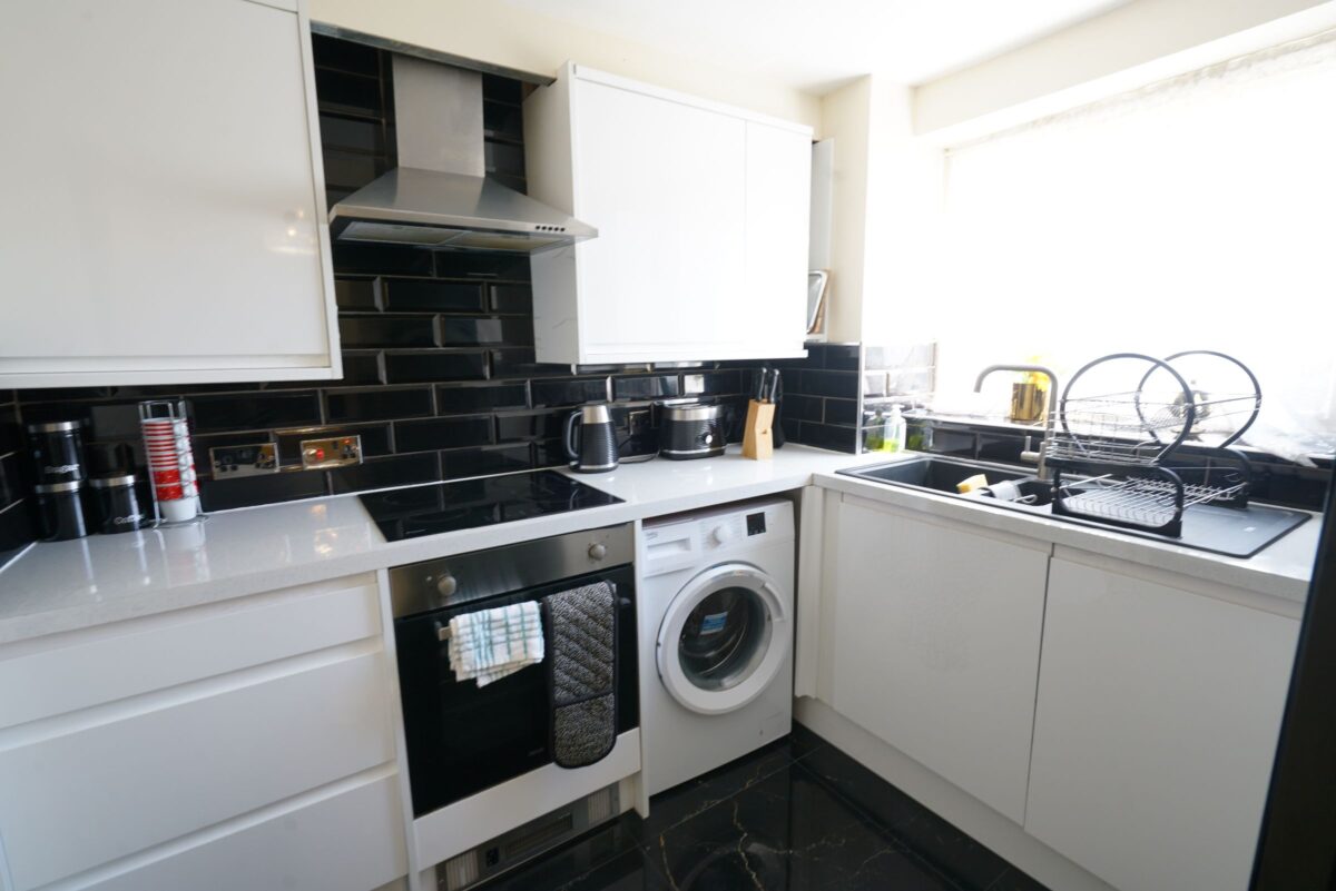 Flat , Kingfisher Heights, Hogg Lane, Grays