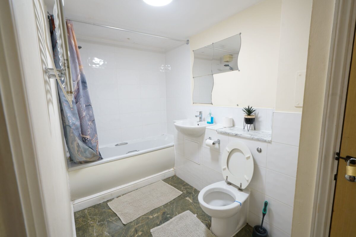 Flat , Kingfisher Heights, Hogg Lane, Grays