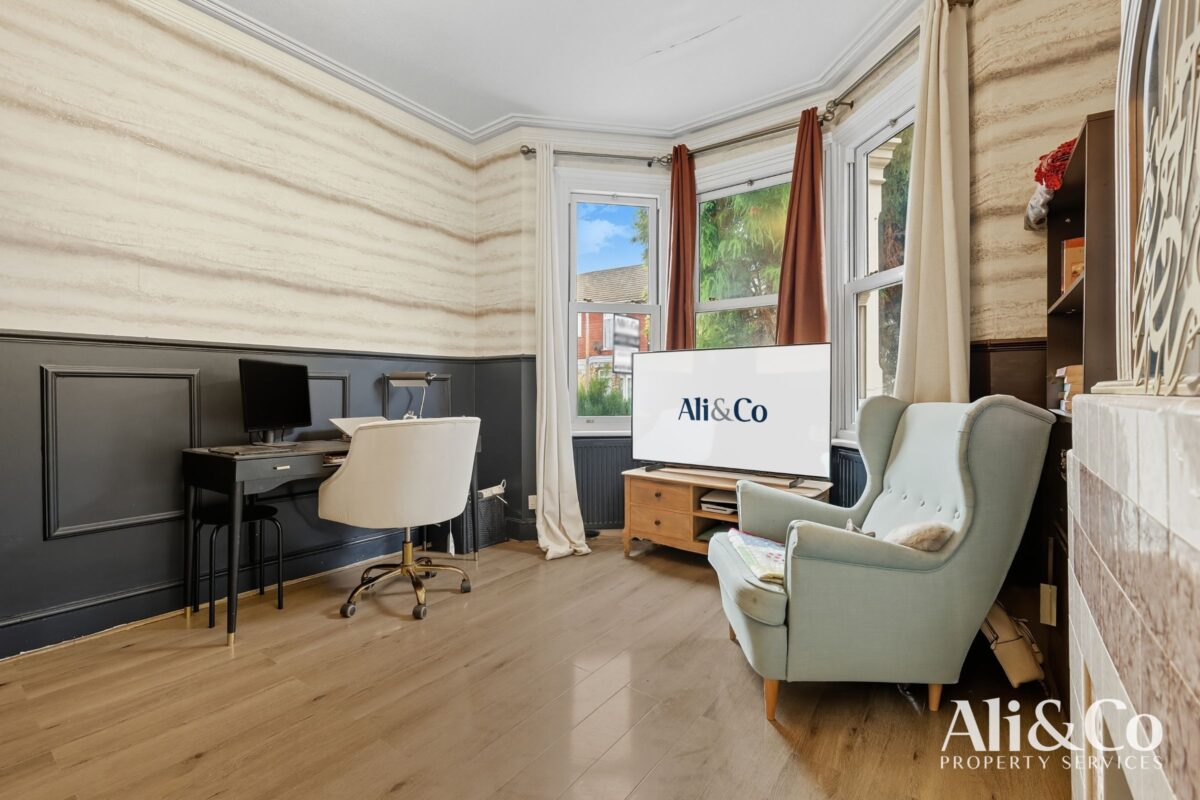 Whitehall Road, Grays