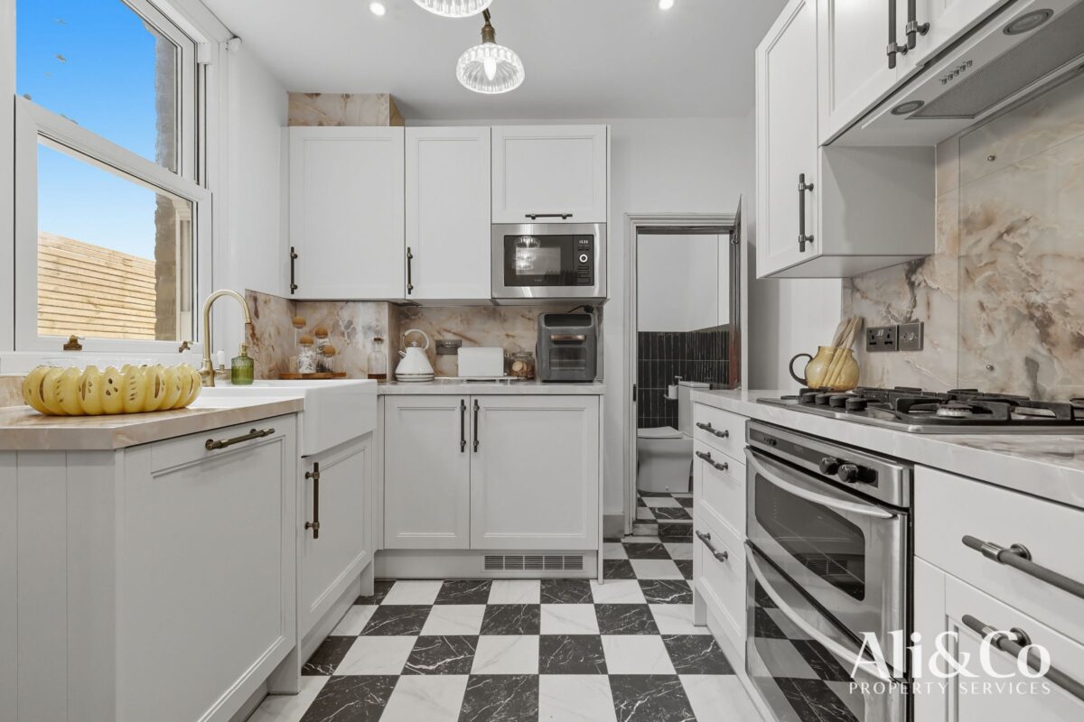 Whitehall Road, Grays