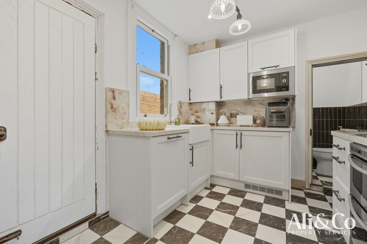 Whitehall Road, Grays