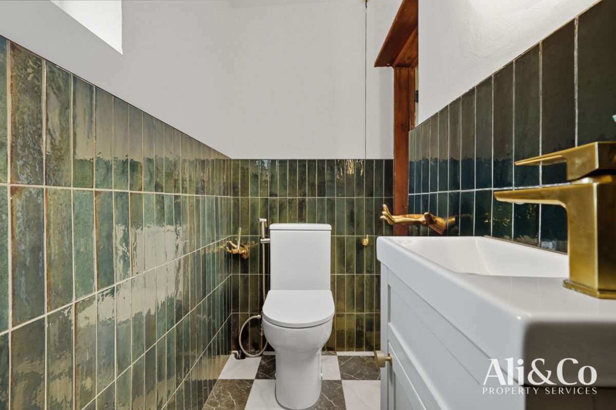 Whitehall Road, Grays