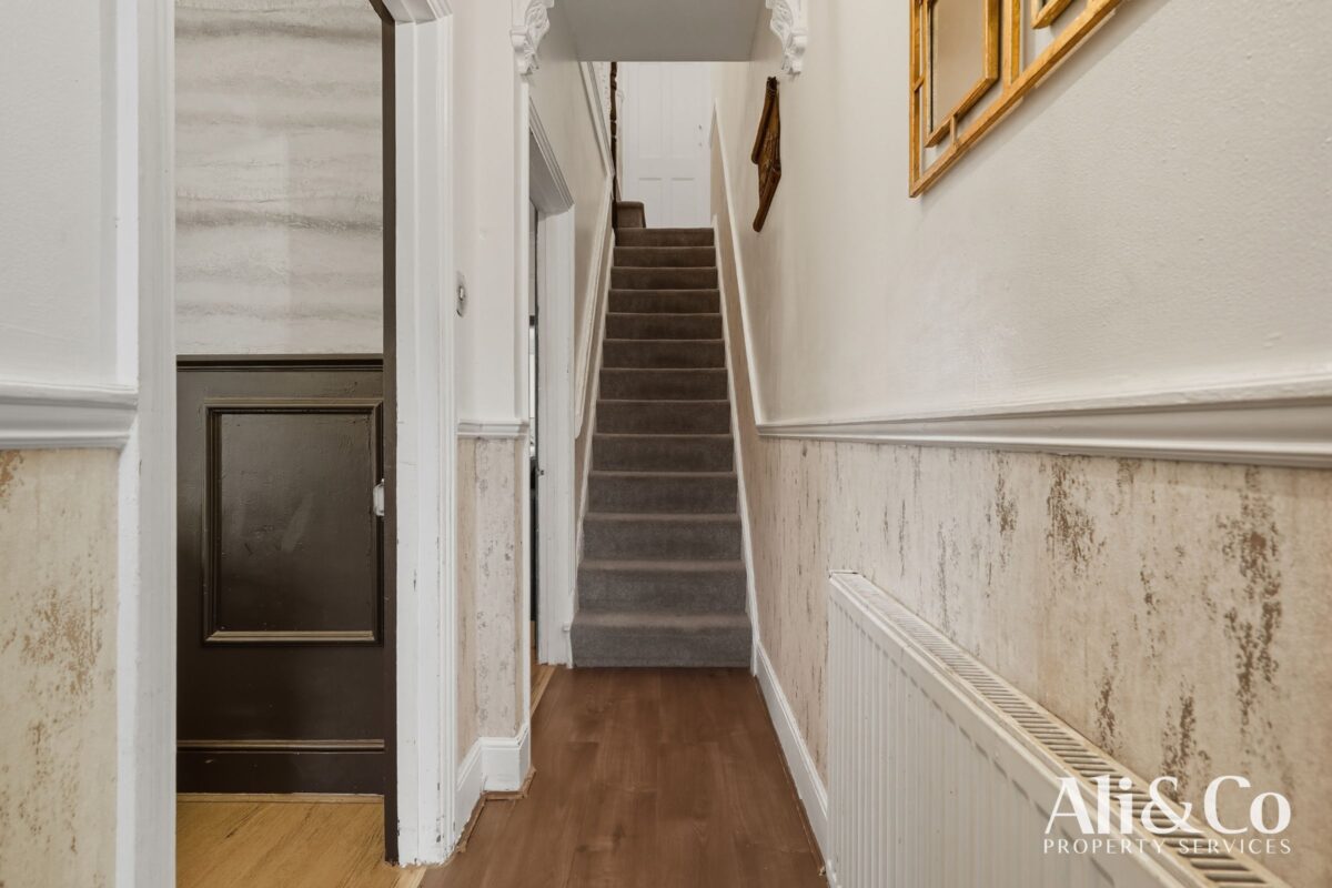 Whitehall Road, Grays