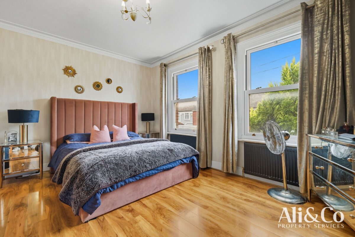 Whitehall Road, Grays