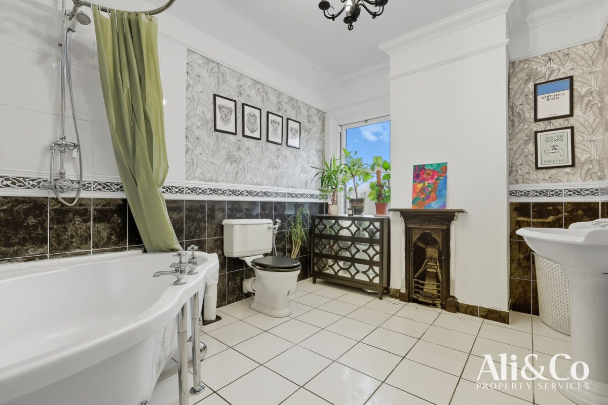 Whitehall Road, Grays