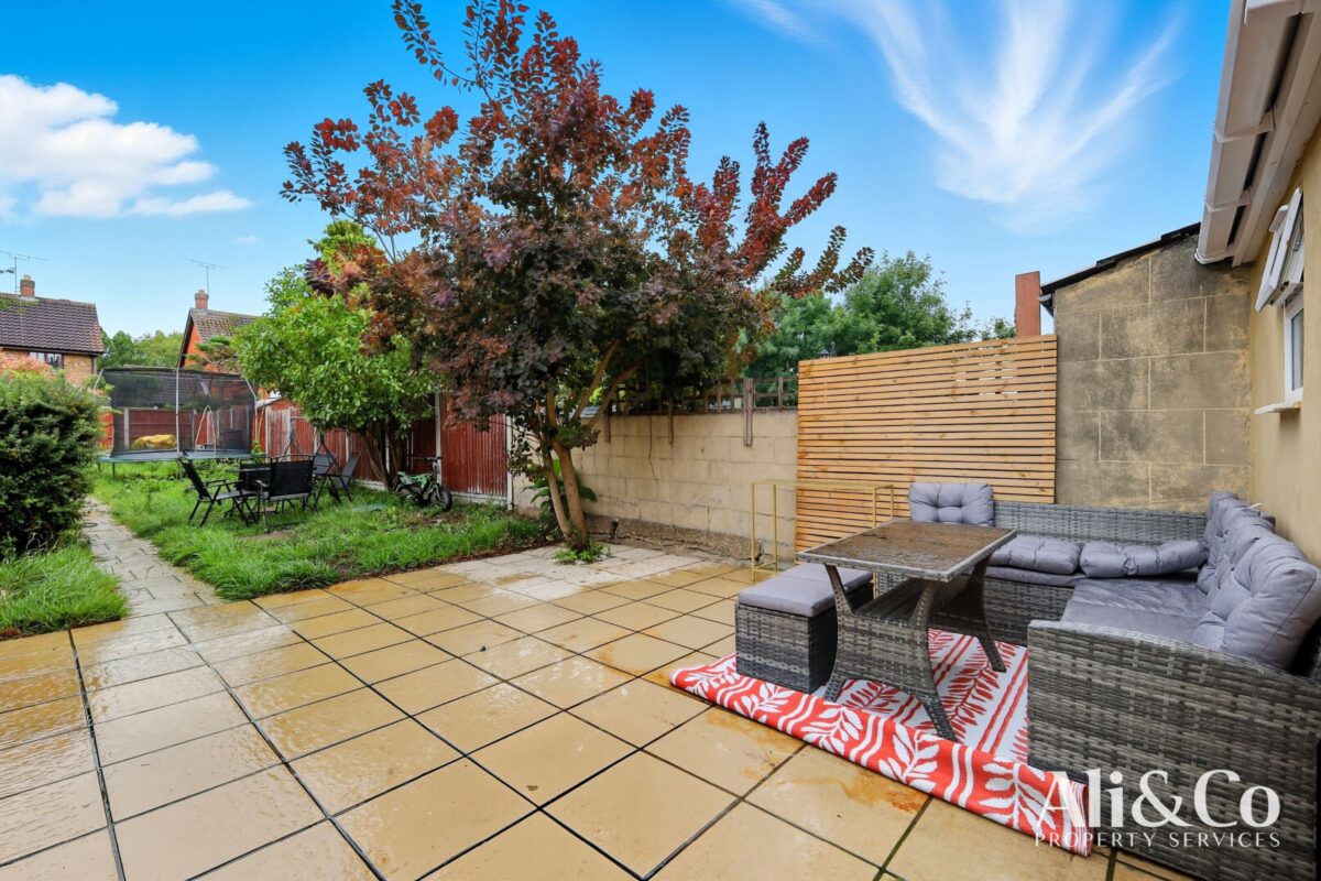 Whitehall Road, Grays