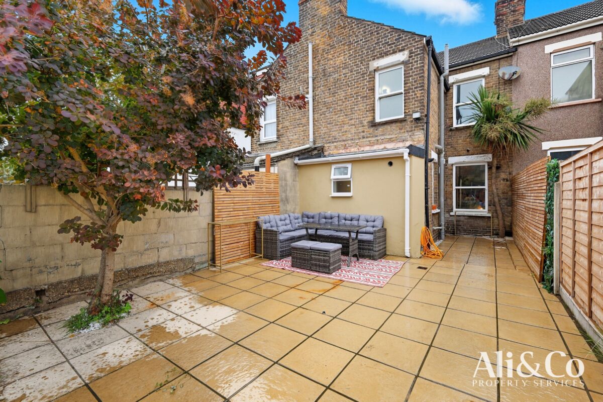 Whitehall Road, Grays