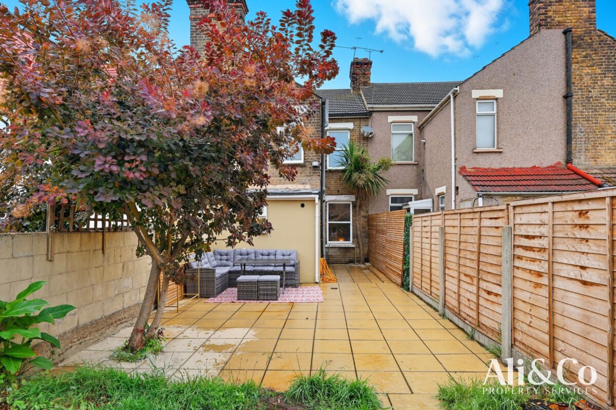 Whitehall Road, Grays