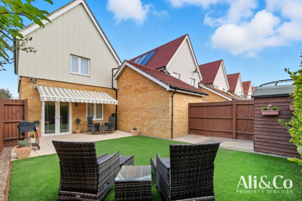 Woodside Close, Grays